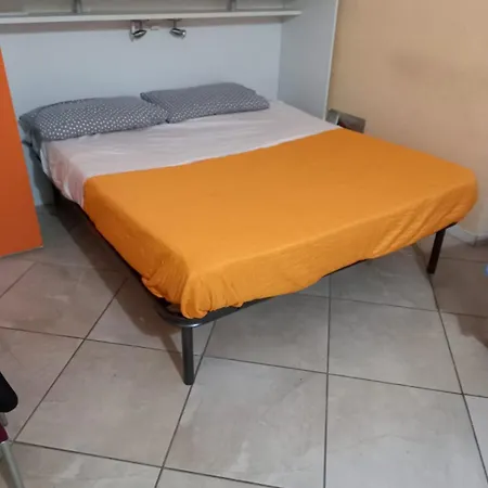 Monolocale Soana * Турин